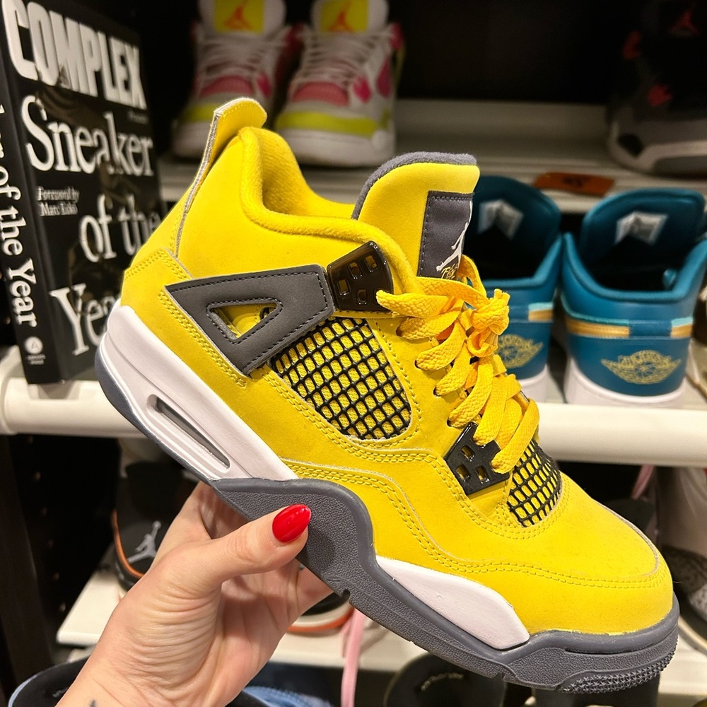 Jordan 4 lightening